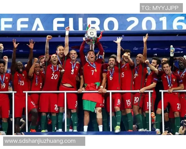 足球明星挥手瞬间回顾图文合集展现他们的魅力与风采