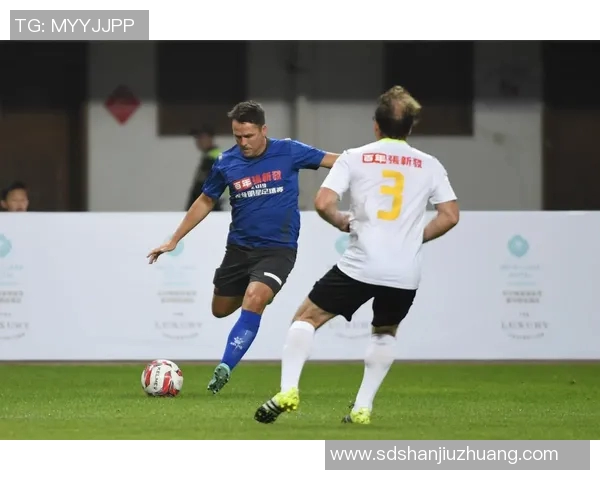 足球明星如何巧妙搭配球衣展现个人风格与球队精神